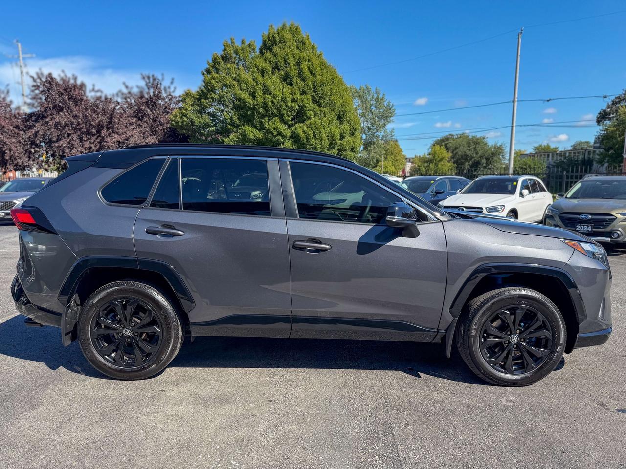 2024 Toyota RAV4 XSE-HYBRID/LOW KM/1 OWNER/BSM/ROOF/ACC/AWD/2.5L Photo