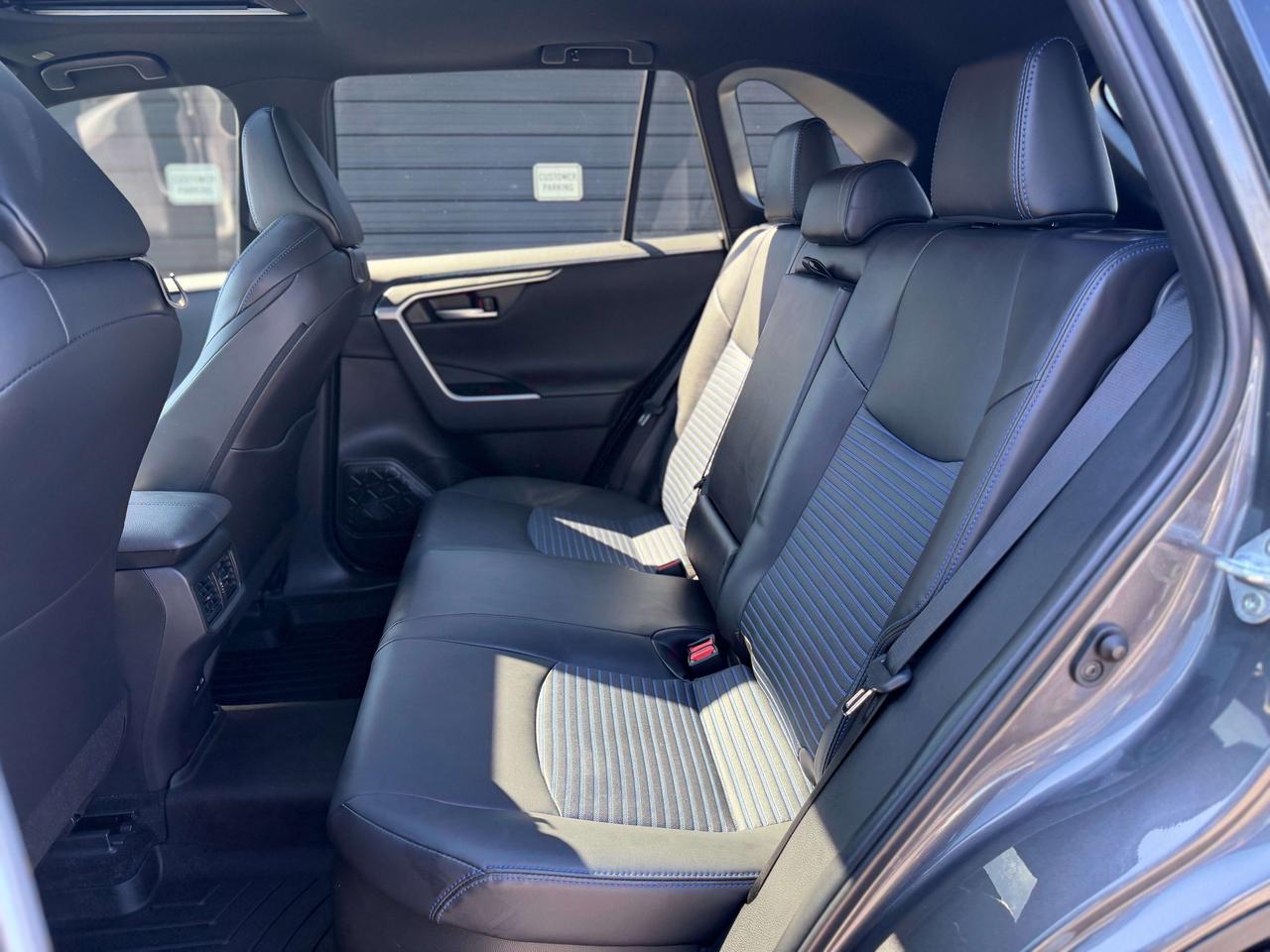2024 Toyota RAV4 XSE-HYBRID/LOW KM/1 OWNER/BSM/ROOF/ACC/AWD/2.5L Photo