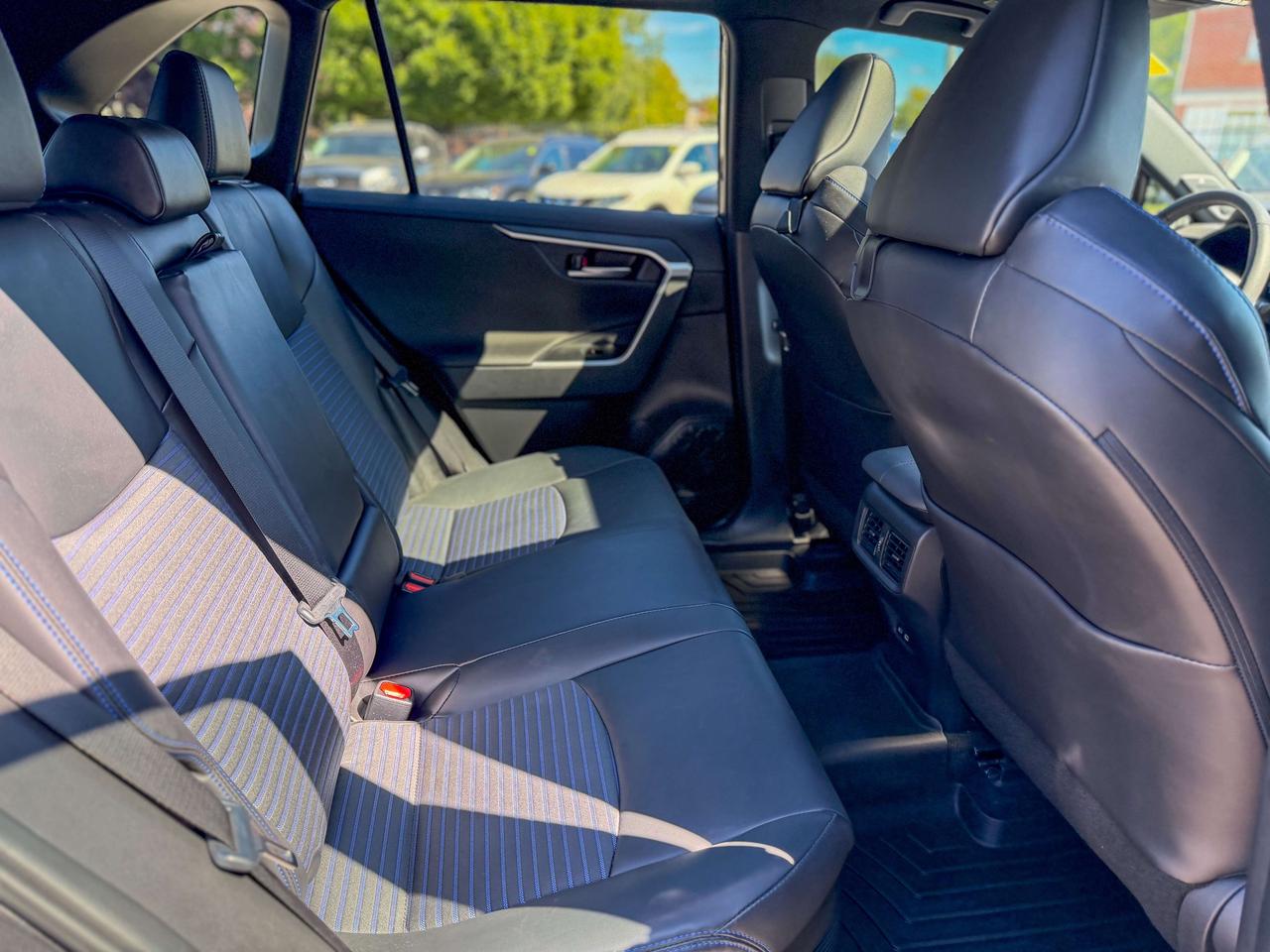 2024 Toyota RAV4 XSE-HYBRID/LOW KM/1 OWNER/BSM/ROOF/ACC/AWD/2.5L Photo