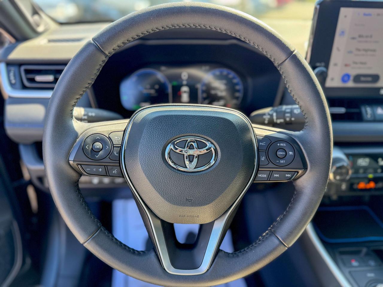 2024 Toyota RAV4 XSE-HYBRID/LOW KM/1 OWNER/BSM/ROOF/ACC/AWD/2.5L Photo
