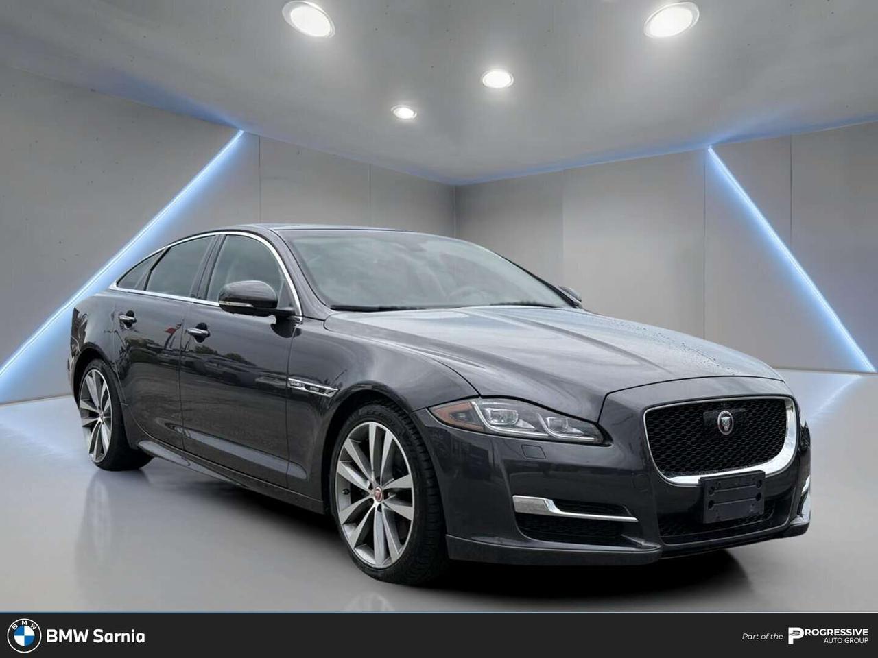 2016 Jaguar XJ R-SPORT   MASSAGING SEATS   SUNROOF Photo