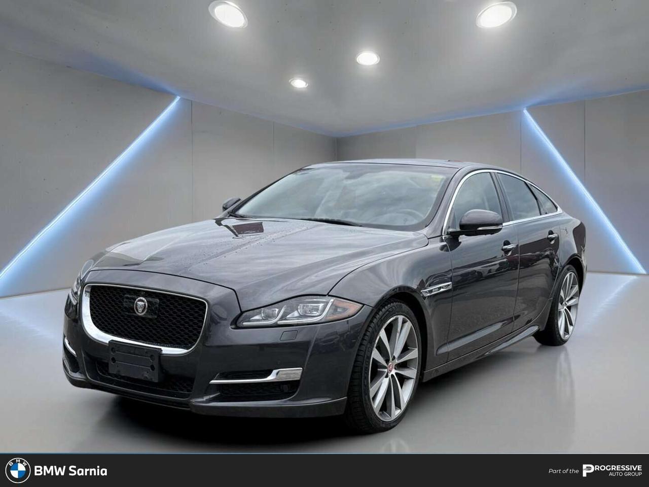 2016 Jaguar XJ R-SPORT   MASSAGING SEATS   SUNROOF Photo