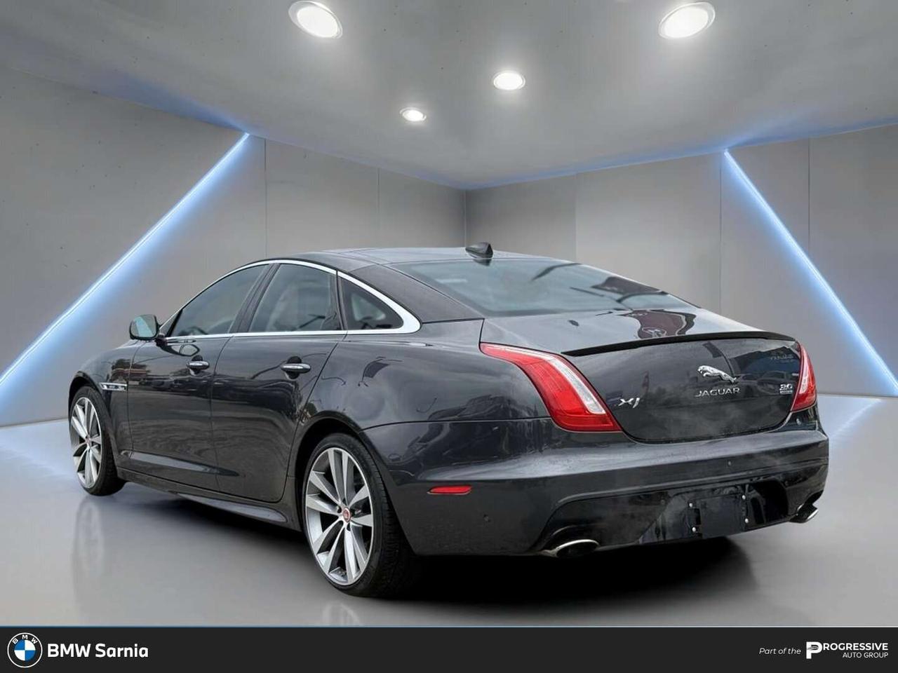 2016 Jaguar XJ R-SPORT   MASSAGING SEATS   SUNROOF Photo5