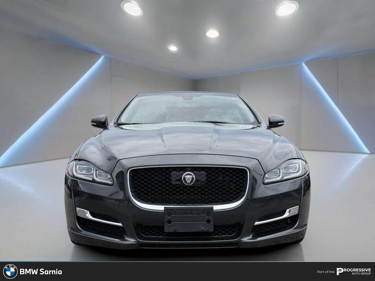 2016 Jaguar XJ R-SPORT   MASSAGING SEATS   SUNROOF Photo