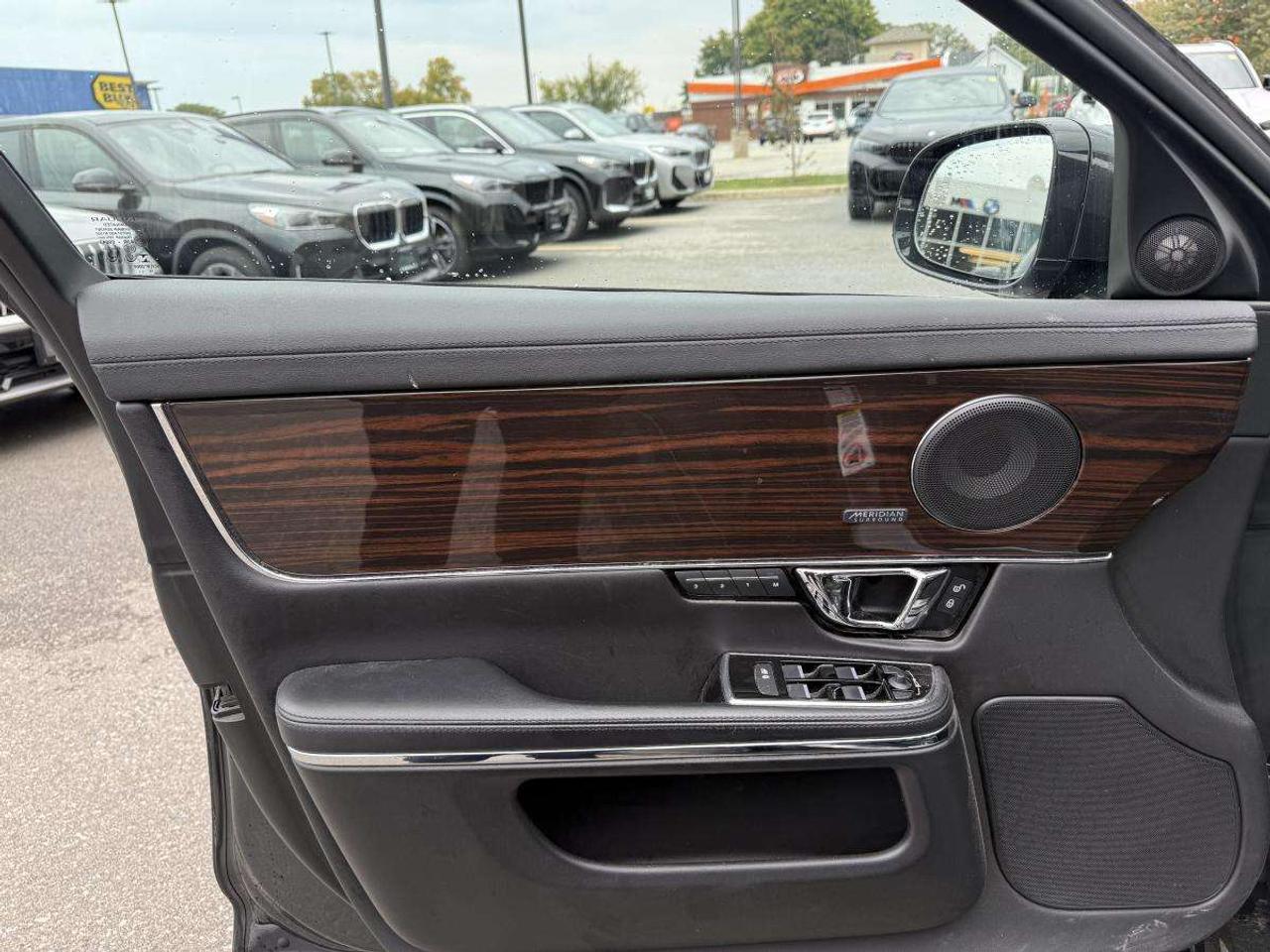 2016 Jaguar XJ R-SPORT   MASSAGING SEATS   SUNROOF Photo