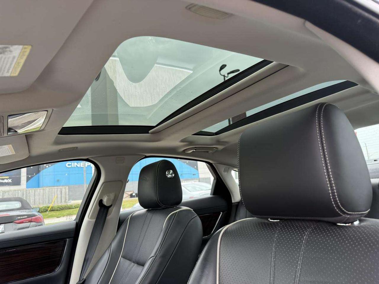 2016 Jaguar XJ R-SPORT   MASSAGING SEATS   SUNROOF Photo
