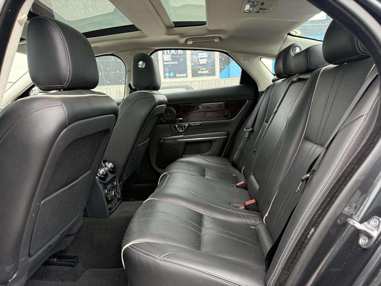 2016 Jaguar XJ R-SPORT   MASSAGING SEATS   SUNROOF Photo