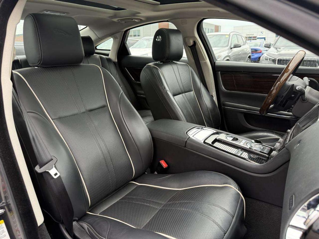2016 Jaguar XJ R-SPORT   MASSAGING SEATS   SUNROOF Photo
