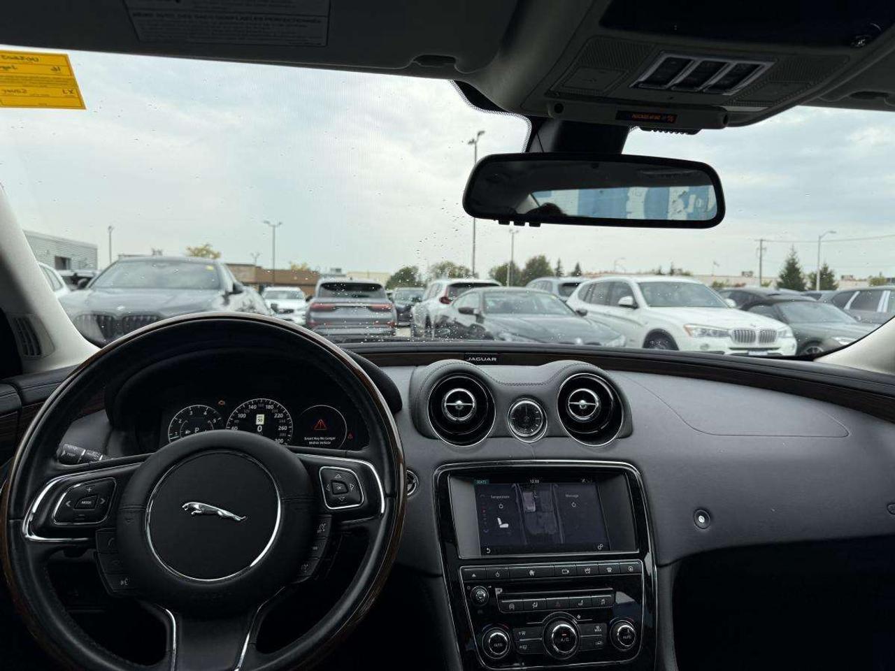 2016 Jaguar XJ R-SPORT   MASSAGING SEATS   SUNROOF Photo