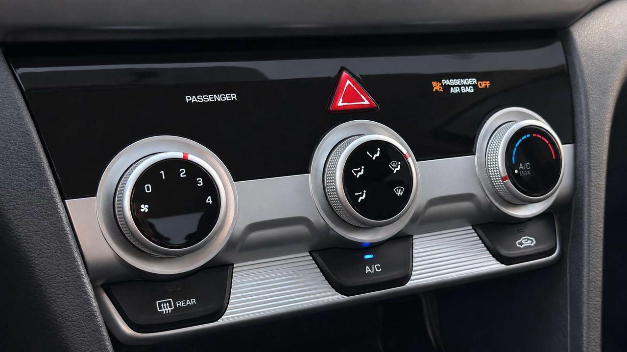 2020 Hyundai Elantra Essential   Certified   One Owner Photo