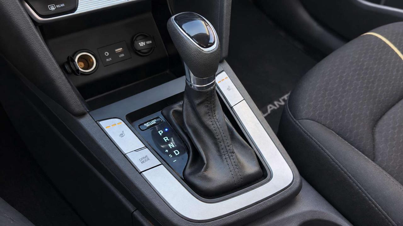 2020 Hyundai Elantra Essential   Certified   One Owner Photo