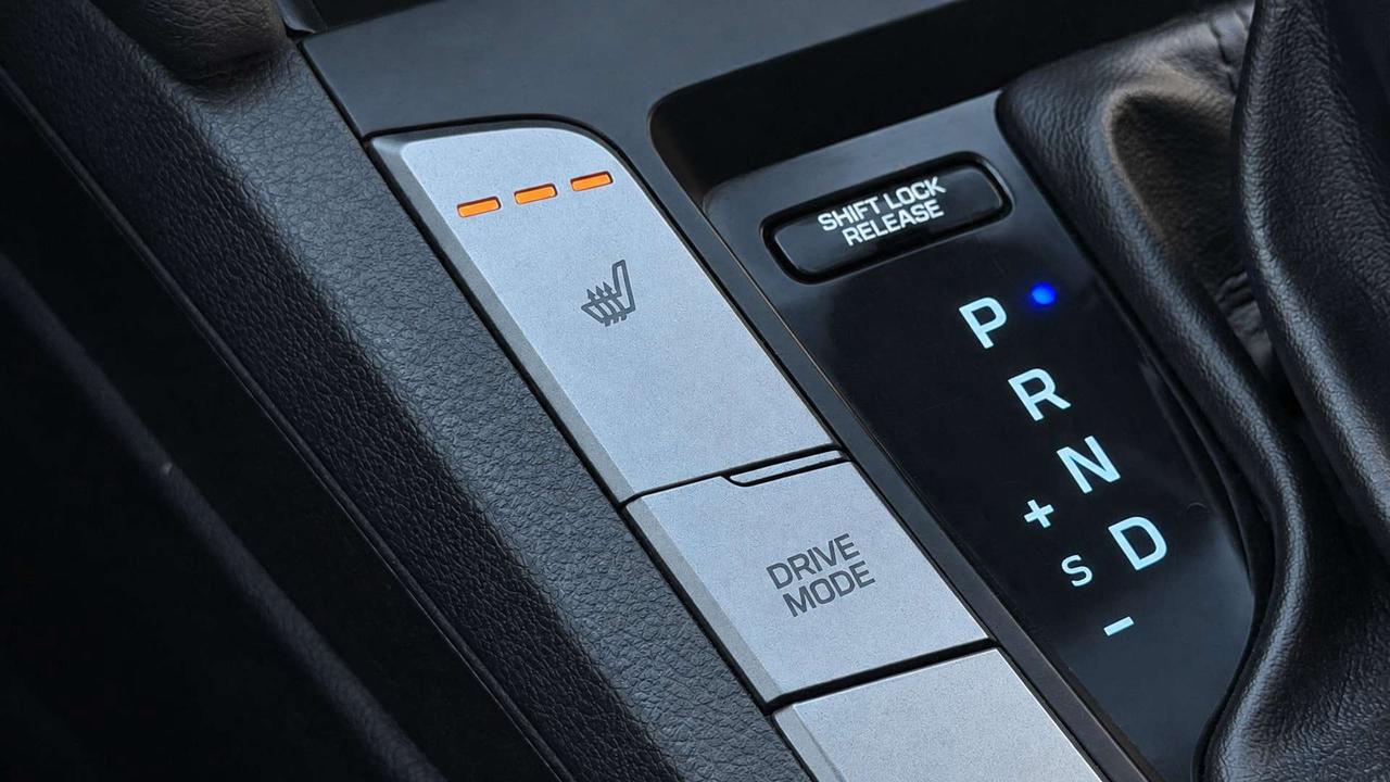 2020 Hyundai Elantra Essential   Certified   One Owner Photo