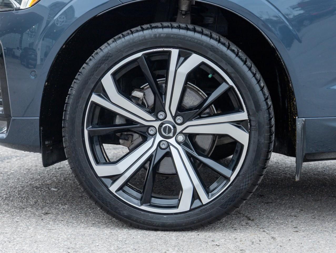 2024 Volvo XC60 B5 Ultimate Dark Theme 4dr All-Wheel Drive Sport Utility Photo