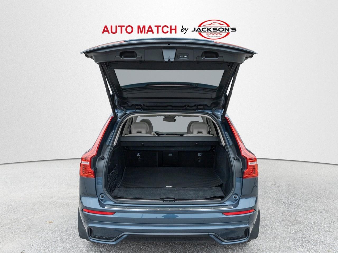 2024 Volvo XC60 B5 Ultimate Dark Theme 4dr All-Wheel Drive Sport Utility Photo