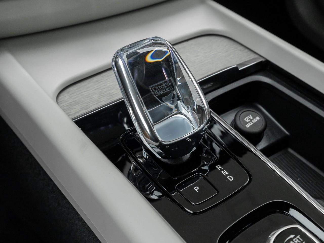 2024 Volvo XC60 B5 Ultimate Dark Theme 4dr All-Wheel Drive Sport Utility Photo