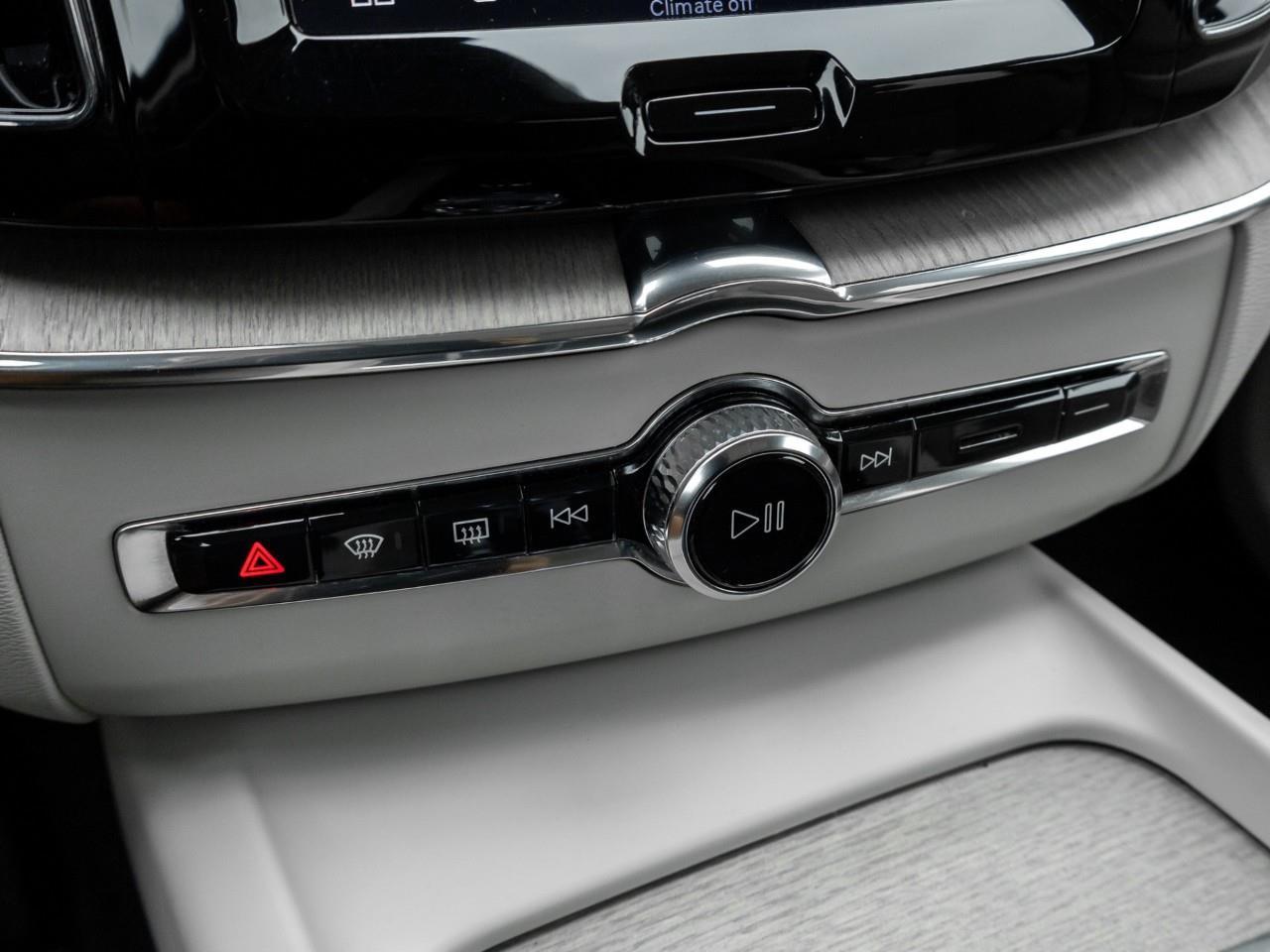 2024 Volvo XC60 B5 Ultimate Dark Theme 4dr All-Wheel Drive Sport Utility Photo
