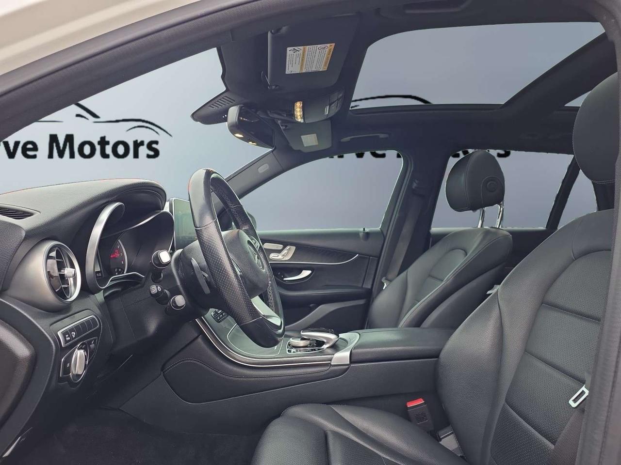 2019 Mercedes-Benz GLC GLC 300 4MATIC * LOW KM / PANORAMIC ROOF / 360 CAMERA / NAVIGATION Photo