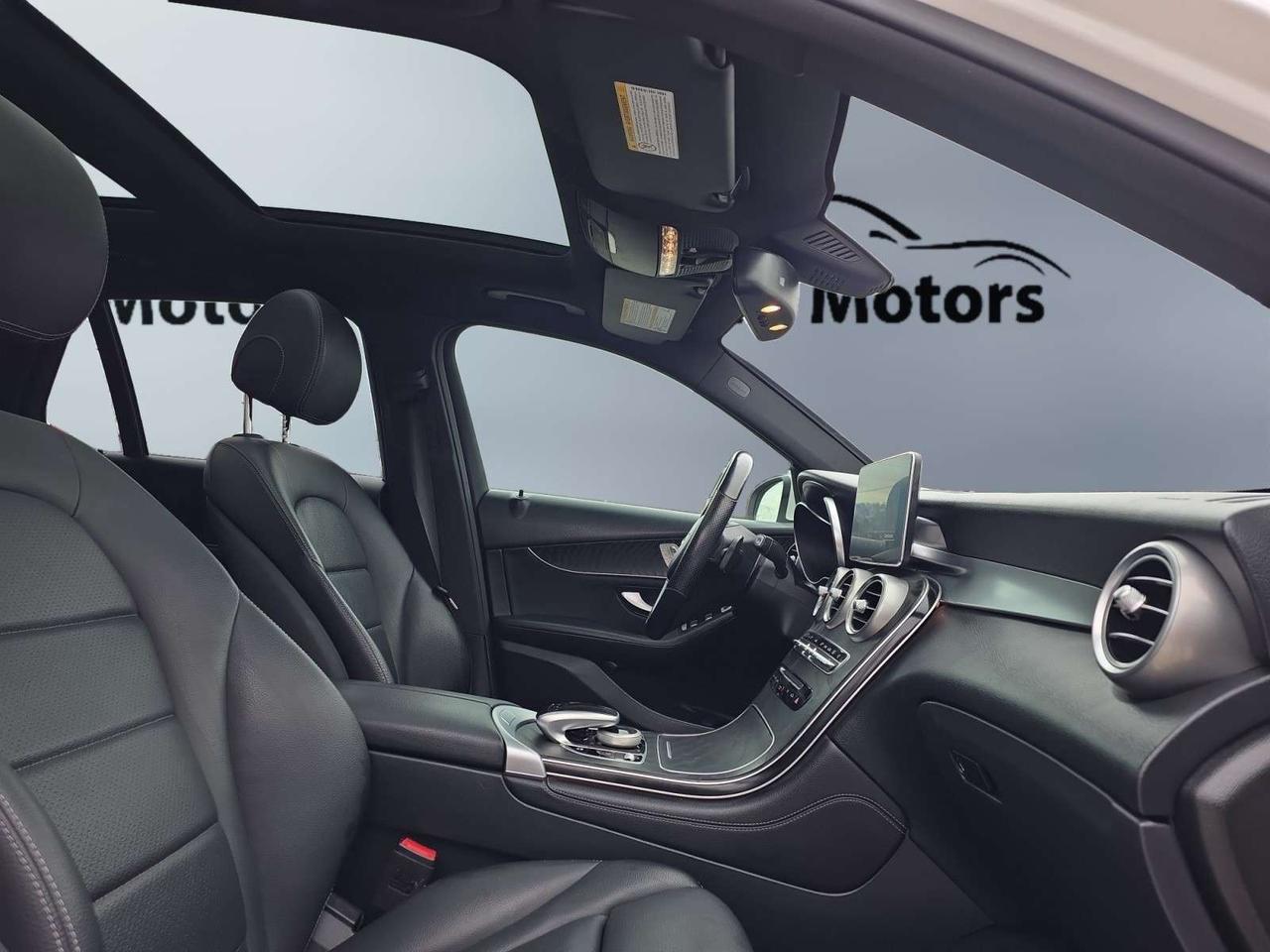 2019 Mercedes-Benz GLC GLC 300 4MATIC * LOW KM / PANORAMIC ROOF / 360 CAMERA / NAVIGATION Photo