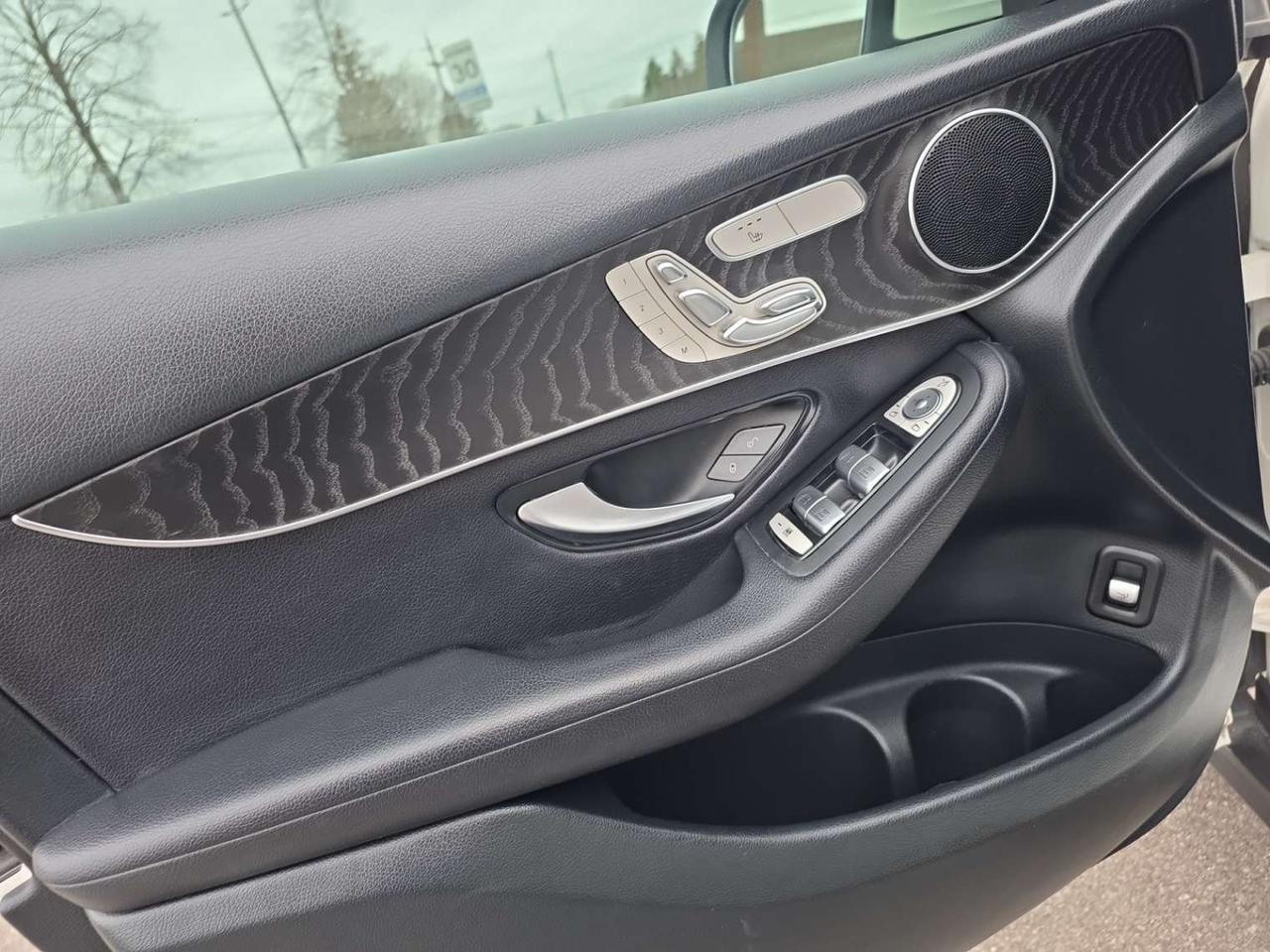 2019 Mercedes-Benz GLC GLC 300 4MATIC * LOW KM / PANORAMIC ROOF / 360 CAMERA / NAVIGATION Photo