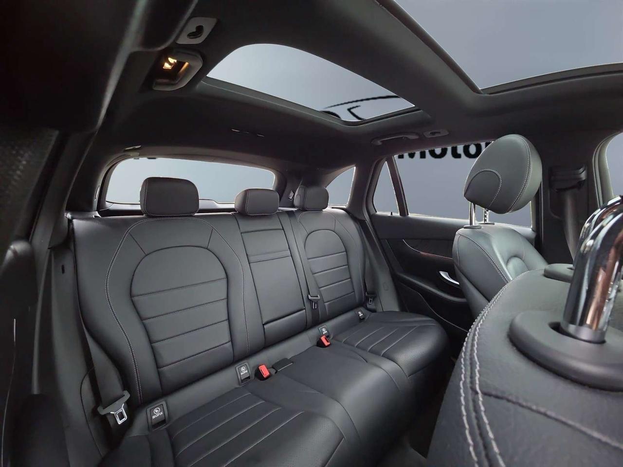2019 Mercedes-Benz GLC GLC 300 4MATIC * LOW KM / PANORAMIC ROOF / 360 CAMERA / NAVIGATION Photo