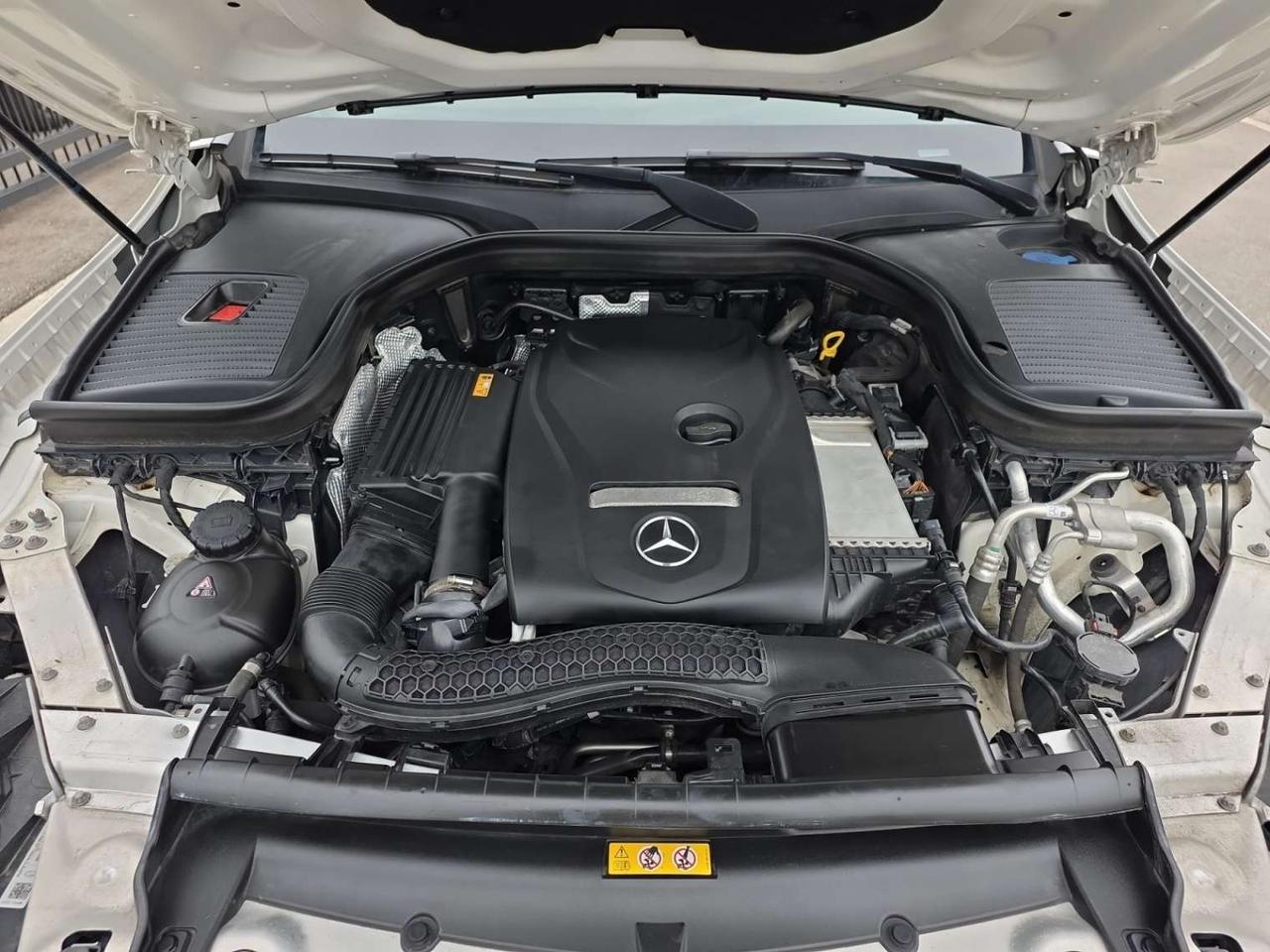 2019 Mercedes-Benz GLC GLC 300 4MATIC * LOW KM / PANORAMIC ROOF / 360 CAMERA / NAVIGATION Photo