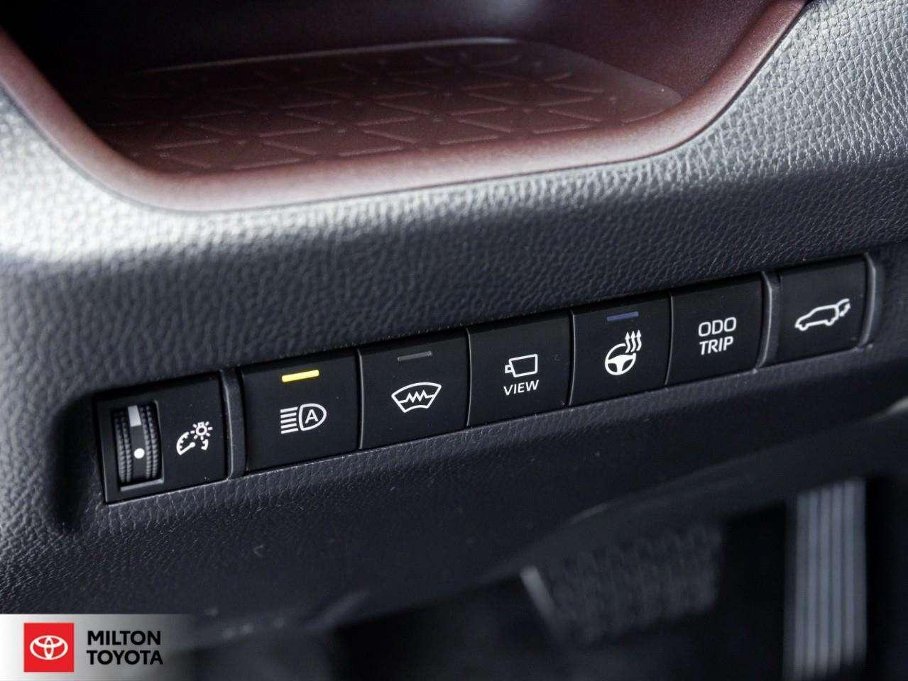 2025 Toyota RAV4 LEATHER MOONROOF JBL ONE OWNER TCUV Limited Photo