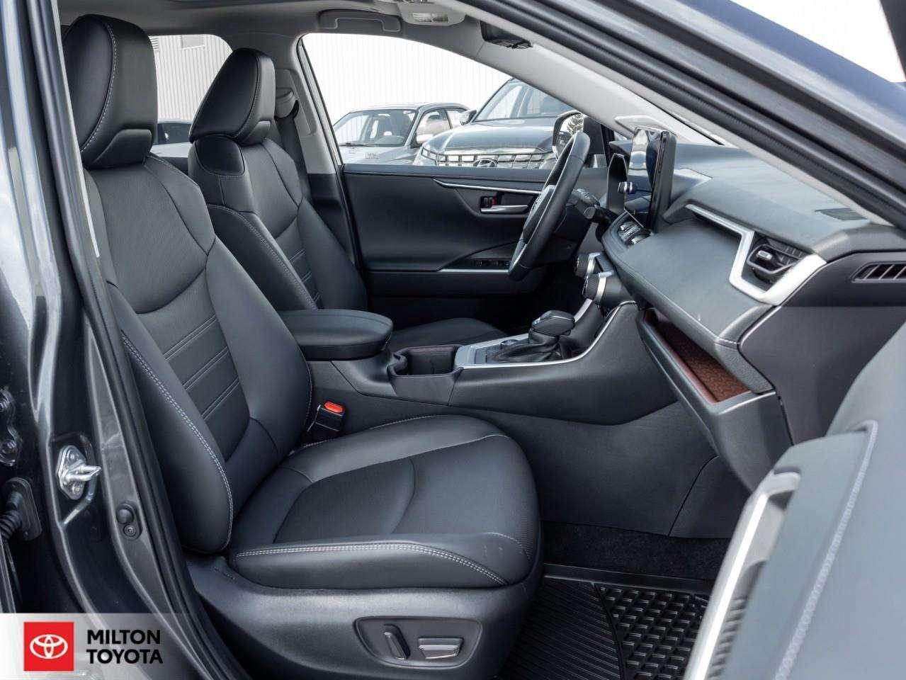 2025 Toyota RAV4 LEATHER MOONROOF JBL ONE OWNER TCUV Limited Photo