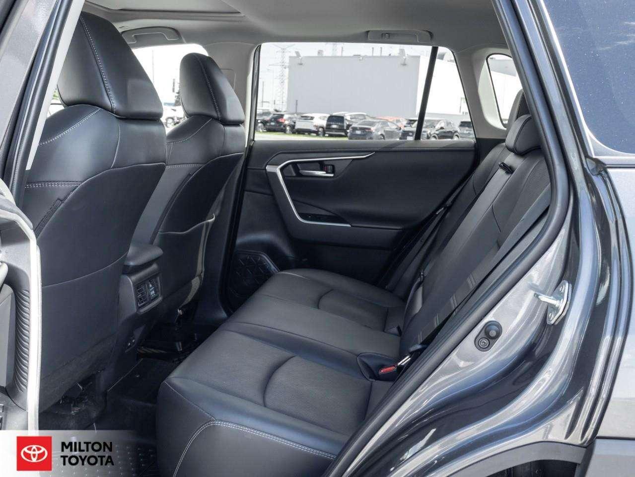 2025 Toyota RAV4 LEATHER MOONROOF JBL ONE OWNER TCUV Limited Photo