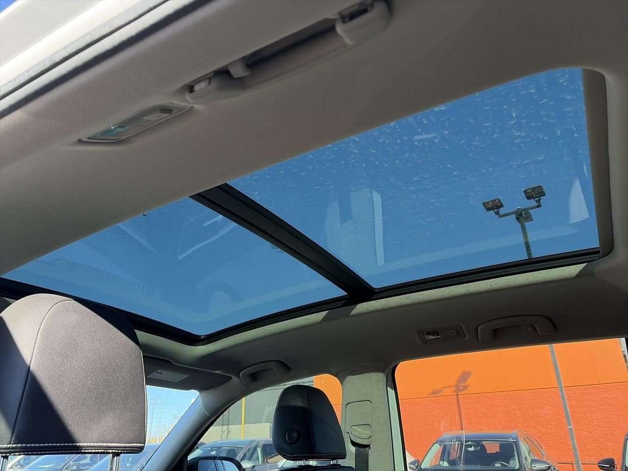 2023 Volkswagen Atlas Highline 3.6L 8sp at w/Tip 4MOTION Remote Starter  Leather  3rd Row Seat  Sunroof Photo