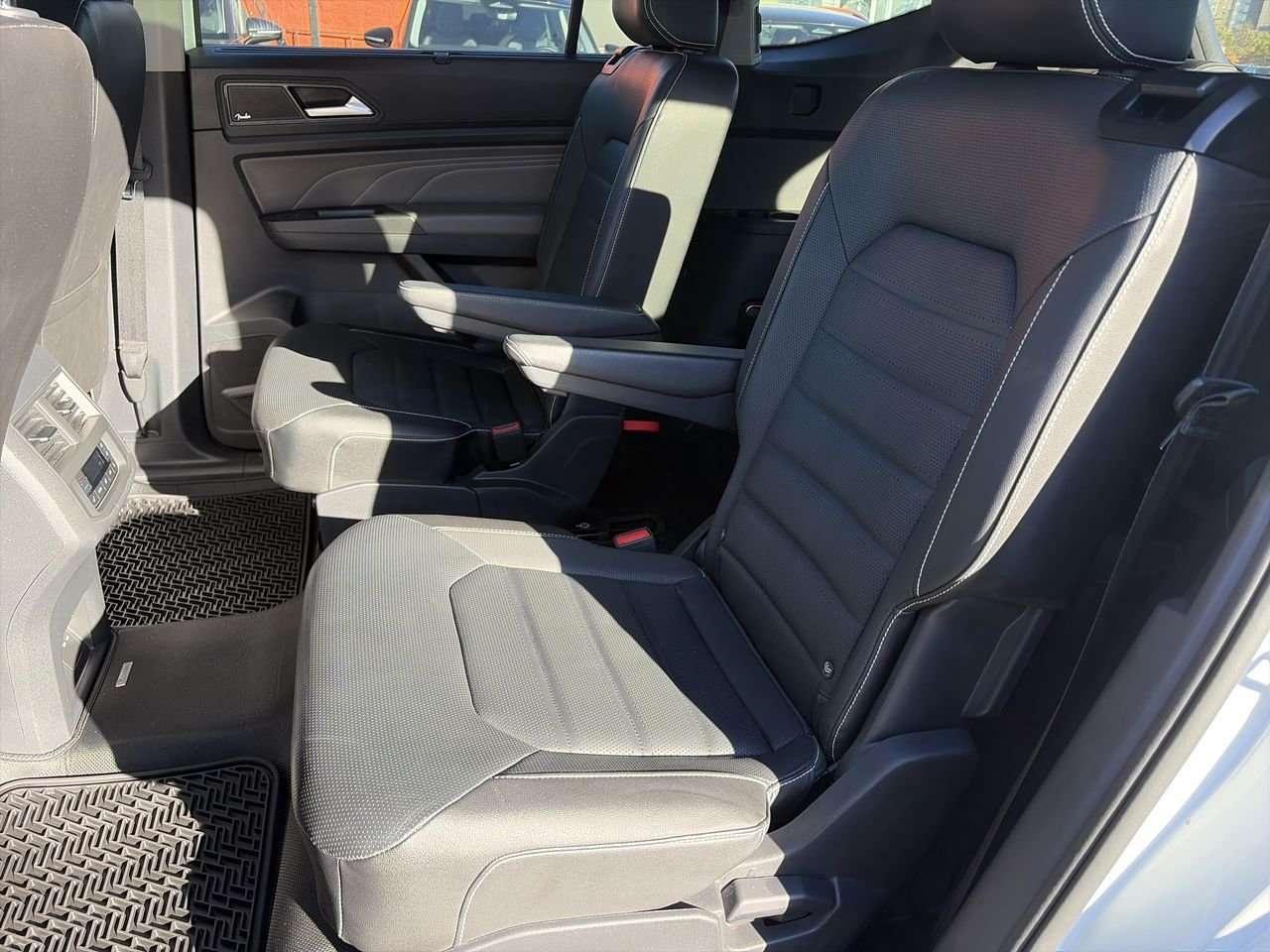 2023 Volkswagen Atlas Highline 3.6L 8sp at w/Tip 4MOTION Remote Starter  Leather  3rd Row Seat  Sunroof Photo