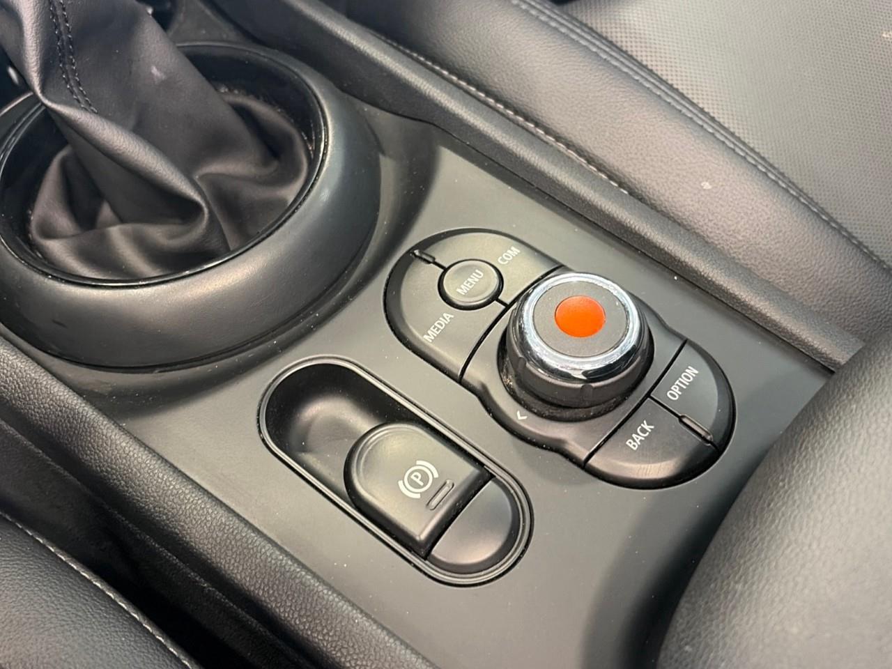 2018 MINI Clubman Cooper S 4dr ALL4 Photo