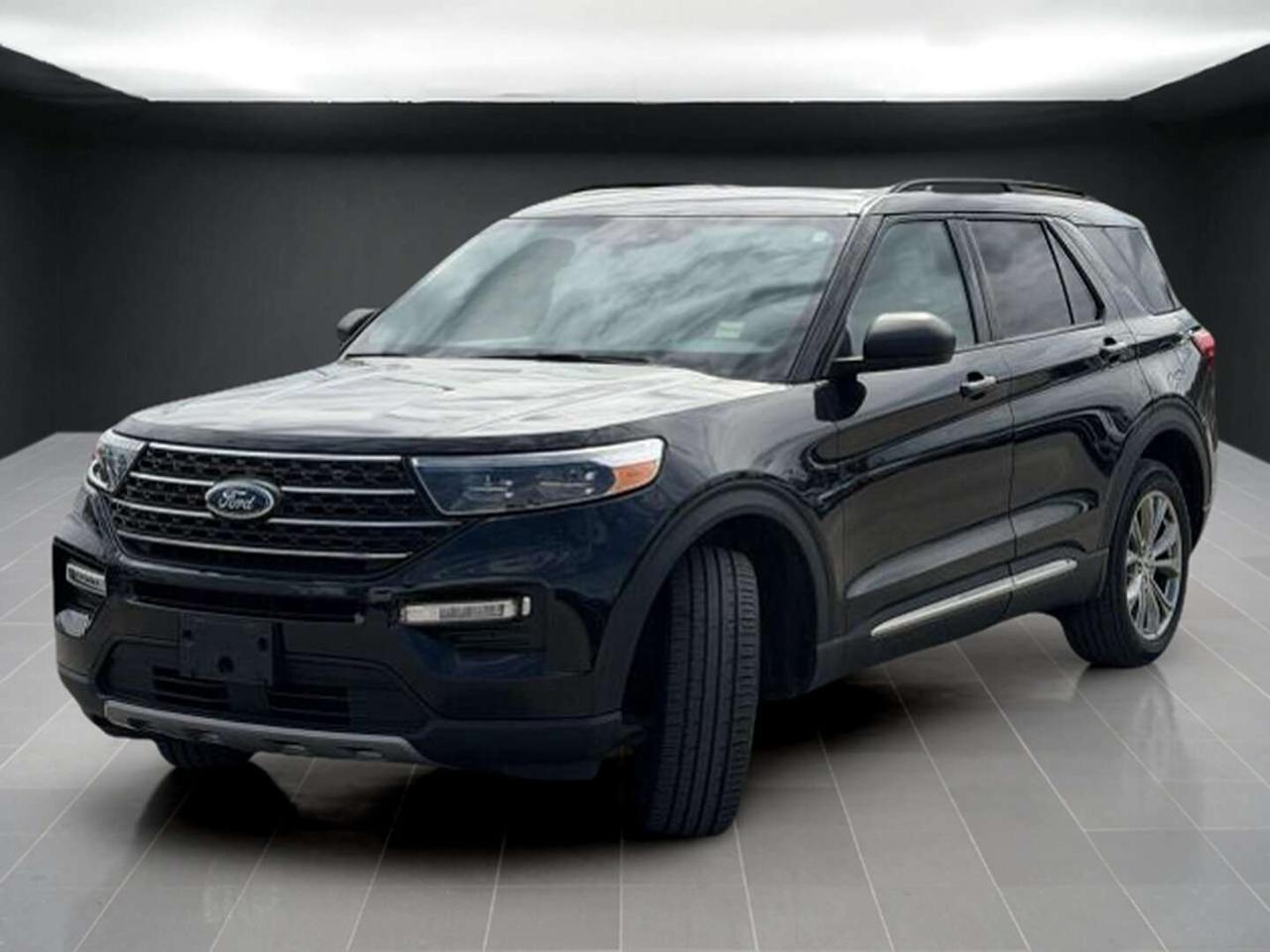 2022 Ford Explorer XLT   LOADED   OFF LEASE   4WD Photo