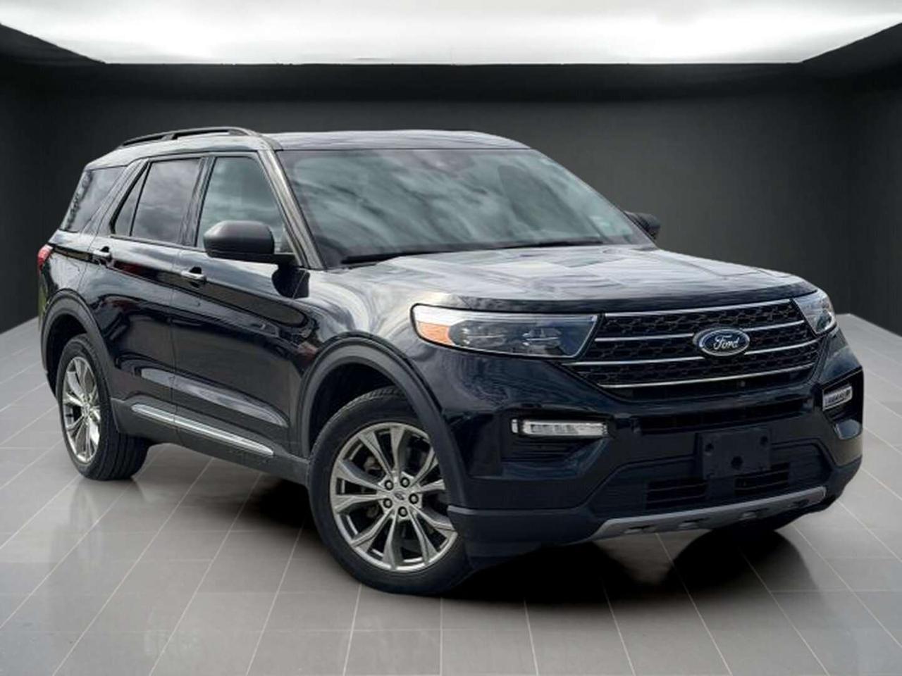 2022 Ford Explorer XLT   LOADED   OFF LEASE   4WD Photo0