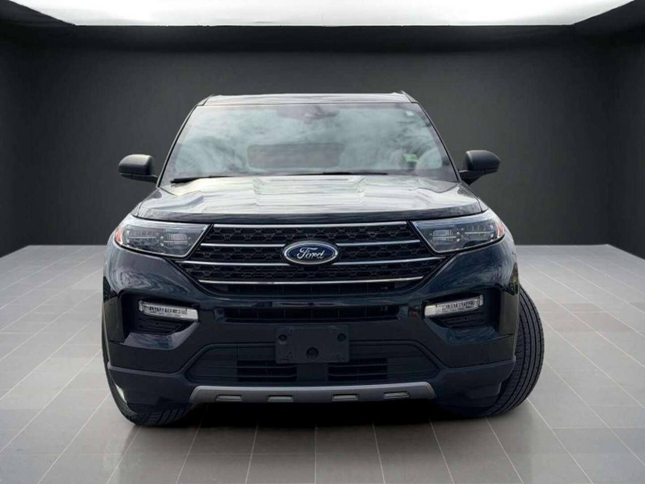 2022 Ford Explorer XLT   LOADED   OFF LEASE   4WD Photo5