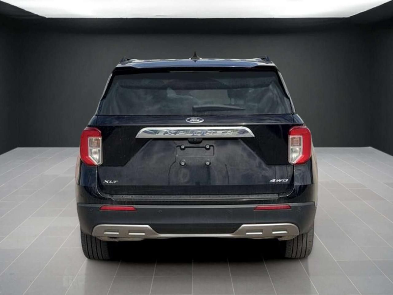 2022 Ford Explorer XLT   LOADED   OFF LEASE   4WD Photo