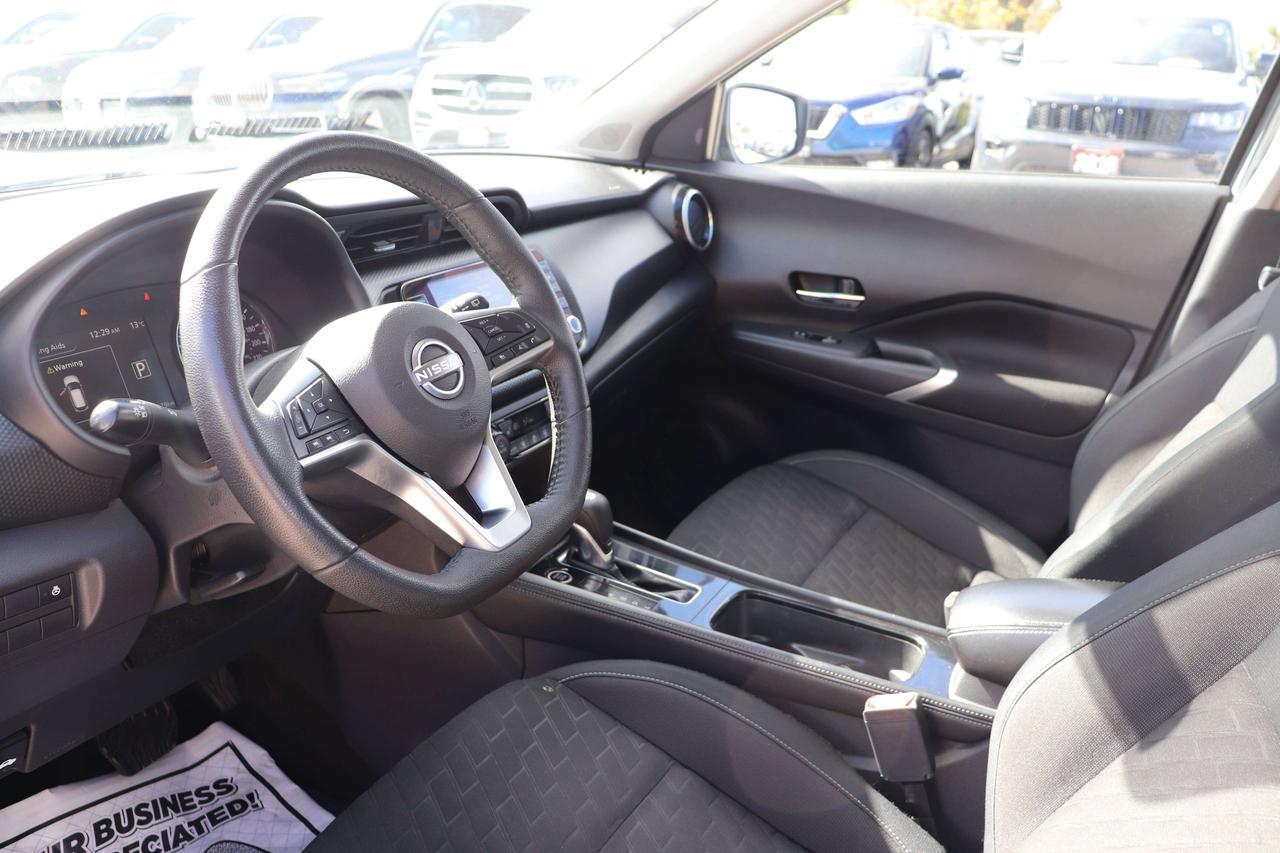 2023 Nissan Kicks SV FWD   REMOTE STARTER   HEATED SEATS   CARPLAY Photo