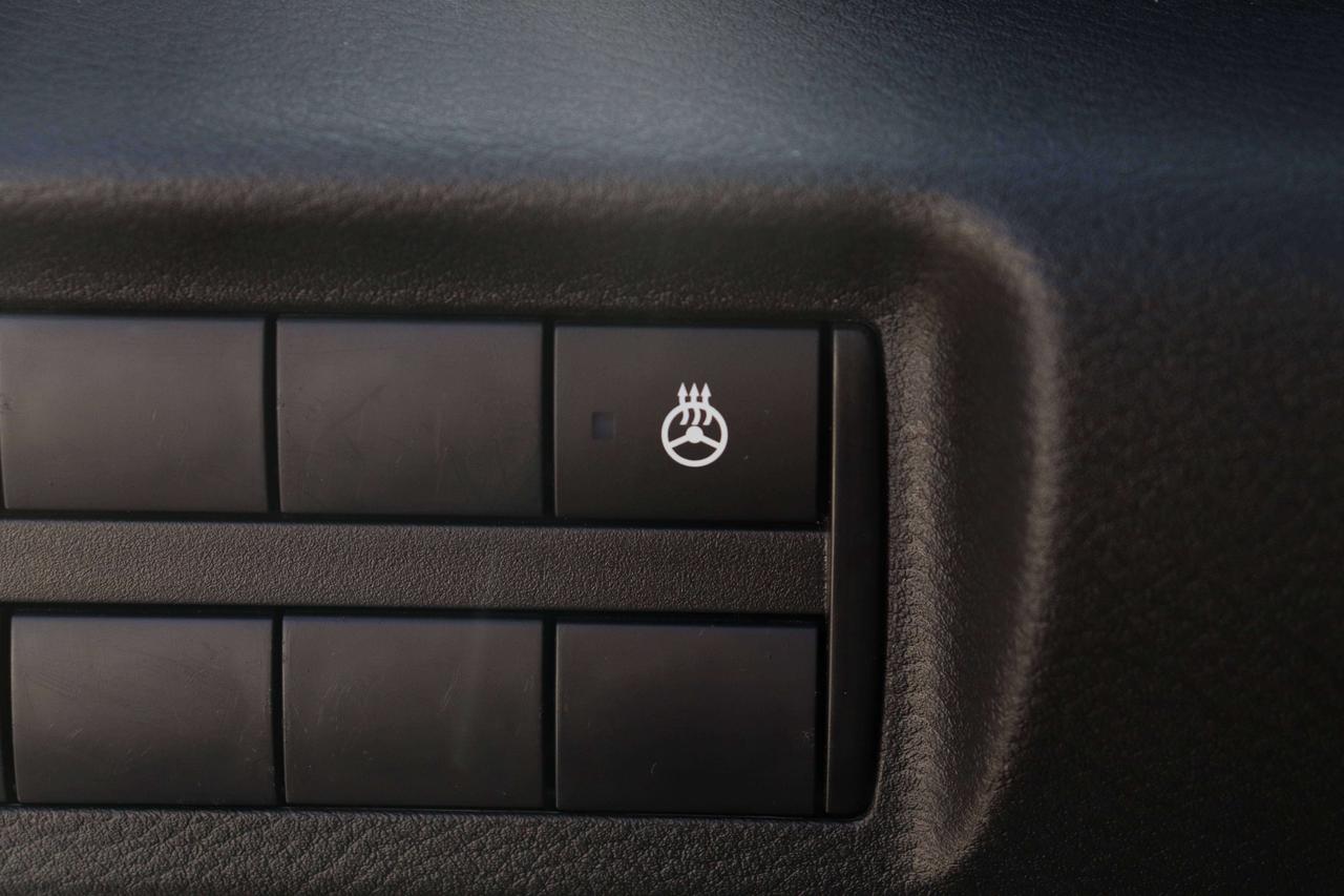 2023 Nissan Kicks SV FWD   REMOTE STARTER   HEATED SEATS   CARPLAY Photo