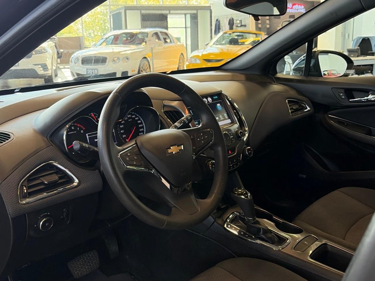 2018 Chevrolet Cruze LT Auto 4dr Hatchback Photo