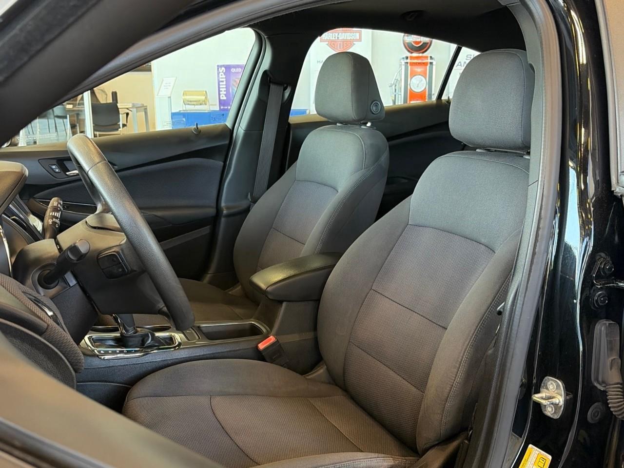 2018 Chevrolet Cruze LT Auto 4dr Hatchback Photo