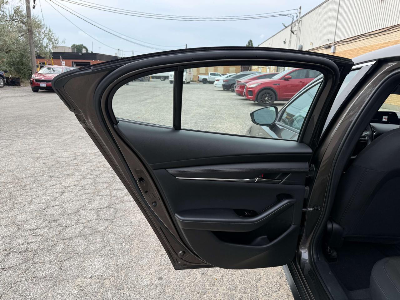 2019 Mazda 3 GS l 2 Sets of Wheels l Auto l FWD l CarPlay l ECO Photo