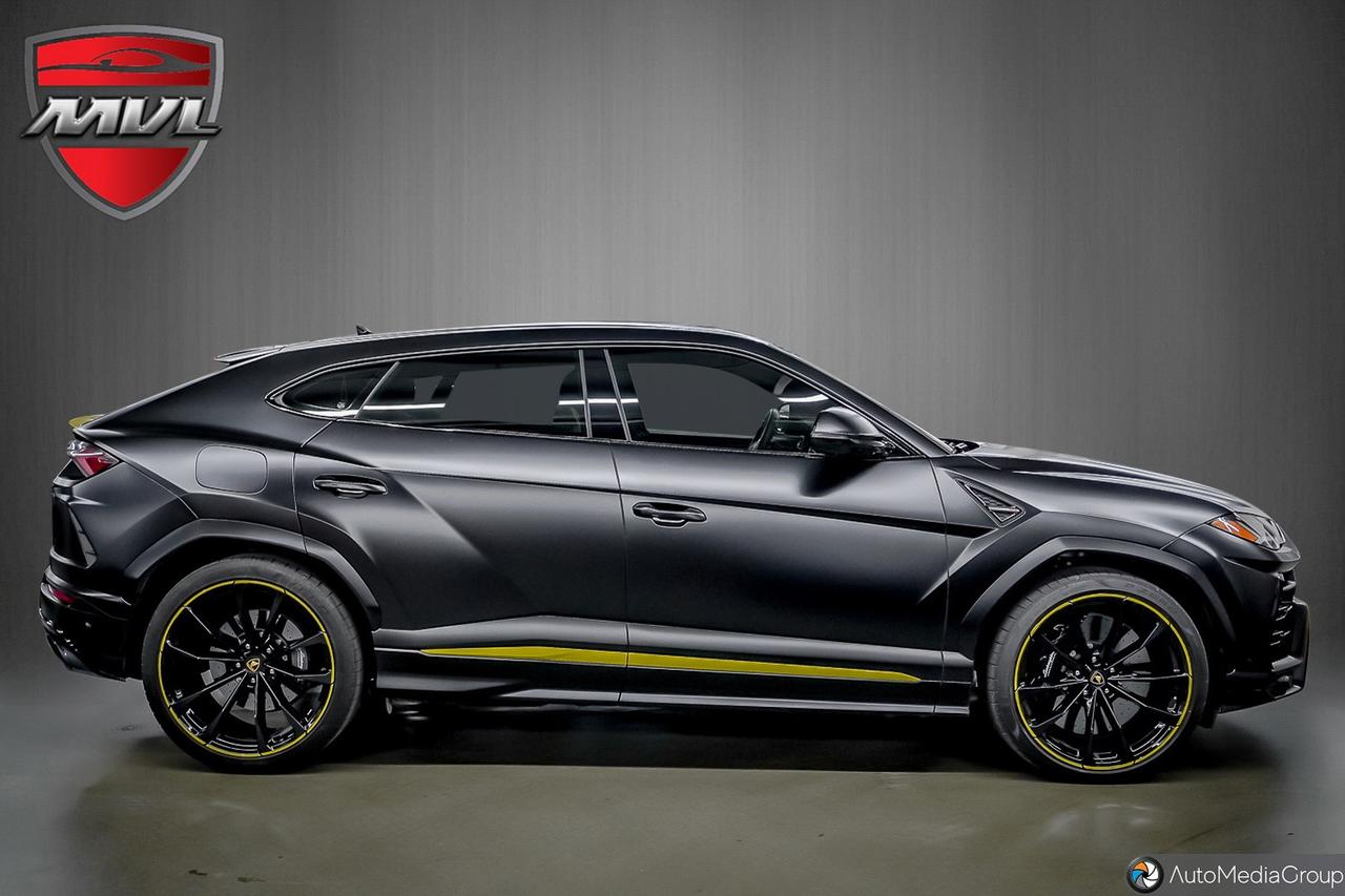 2022 Lamborghini Urus  Photo3