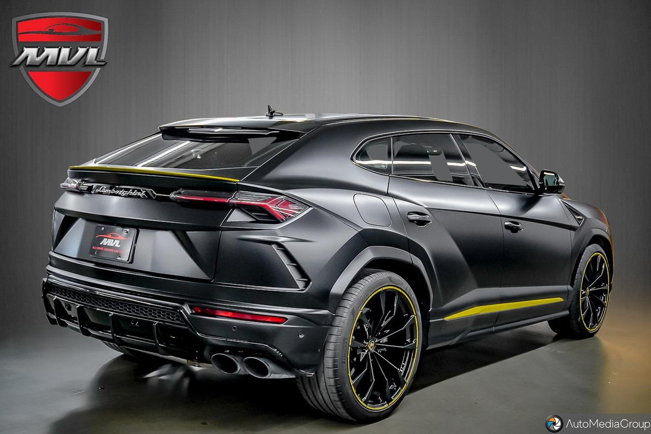 2022 Lamborghini Urus  Photo4