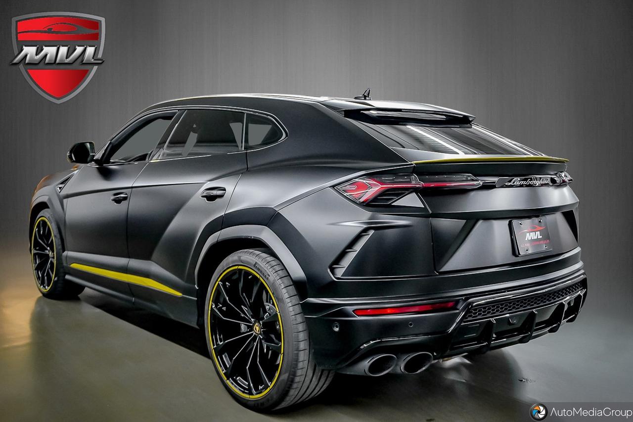 2022 Lamborghini Urus  Photo