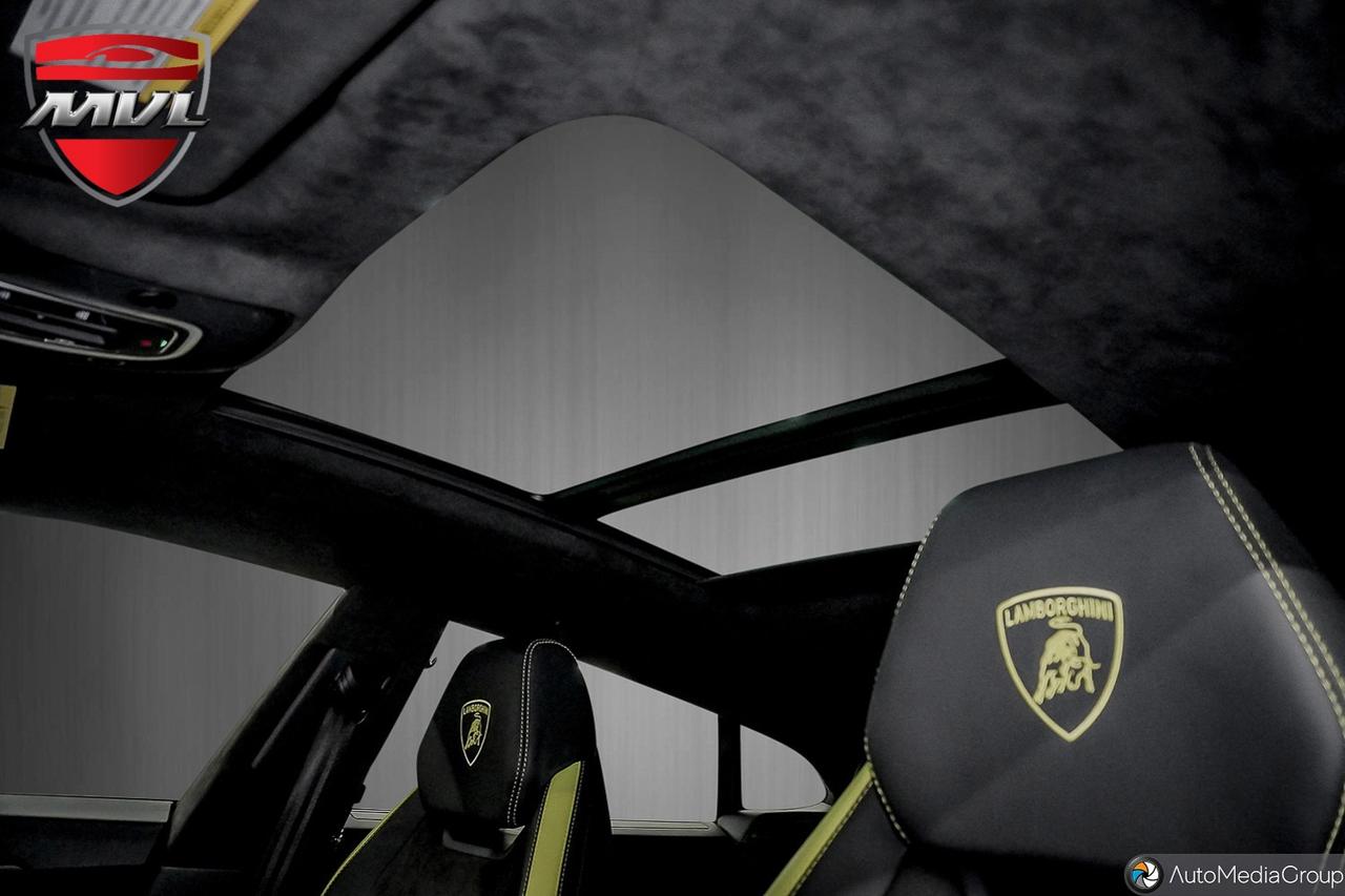 2022 Lamborghini Urus  Photo