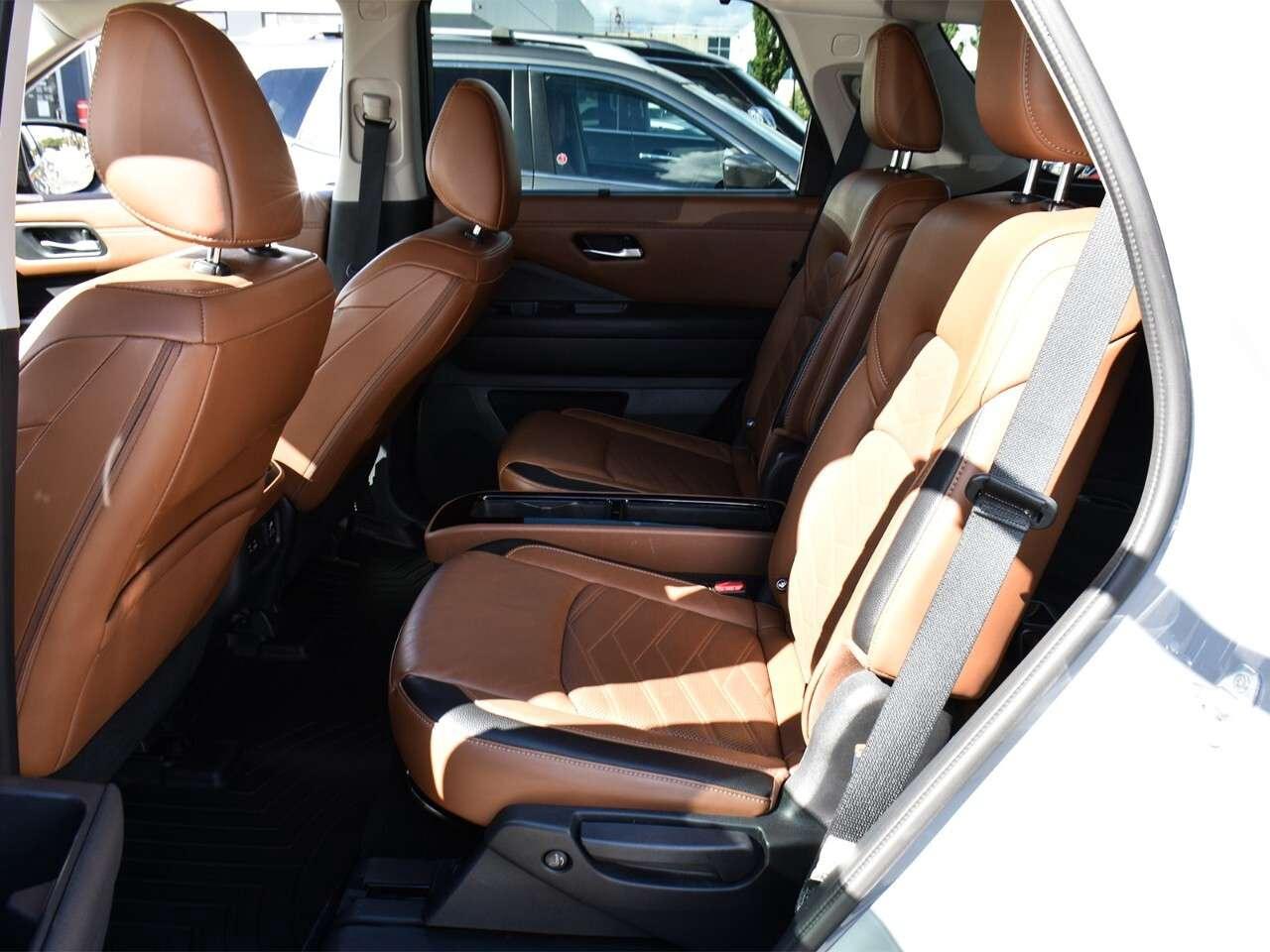 2024 Nissan Pathfinder FULLY LOADED, CAPTAINS CHAIRS, APPLE CARPLAY Photo