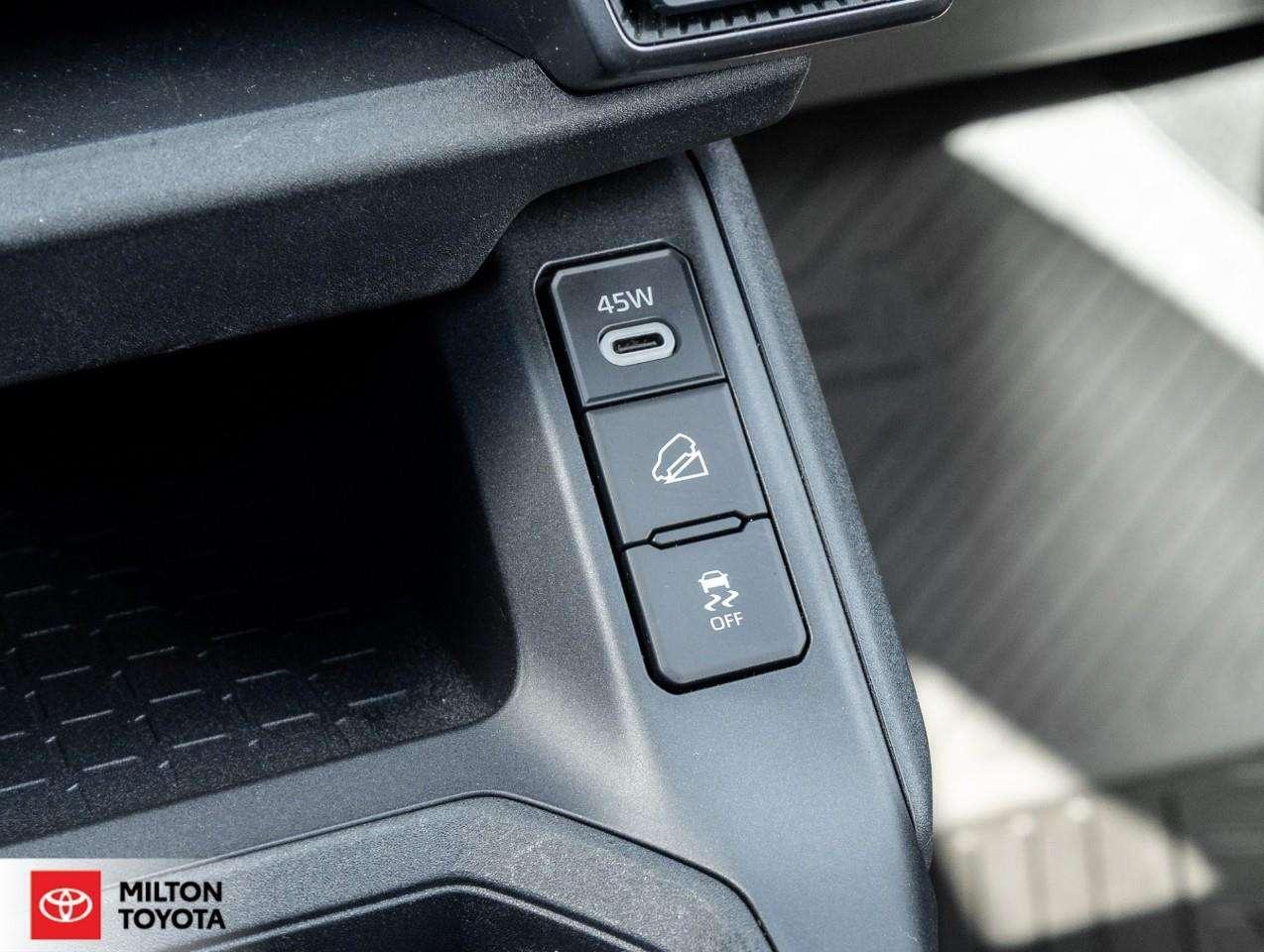 2026 Toyota RAV4 LEATHER 10.5 TOUCHSCREEN WIRELESS CARPLAY ANDROID AUTO POWER SEAT HEATED STEERING TCUV XLE Photo