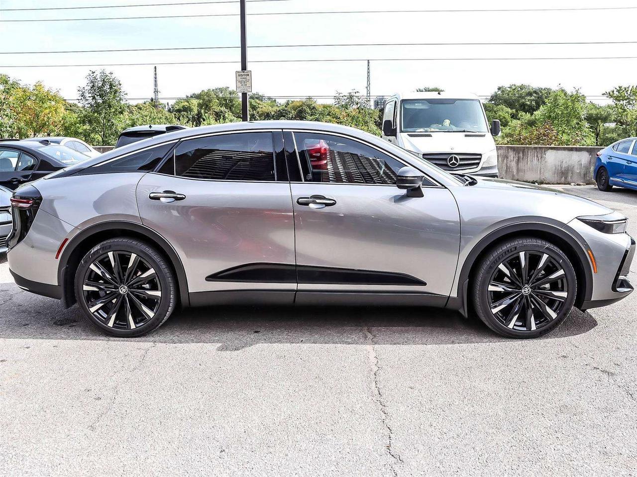 2023 Toyota Crown PLATINUM HYBRID AWD PANORAMIC ROOF NAVI Photo