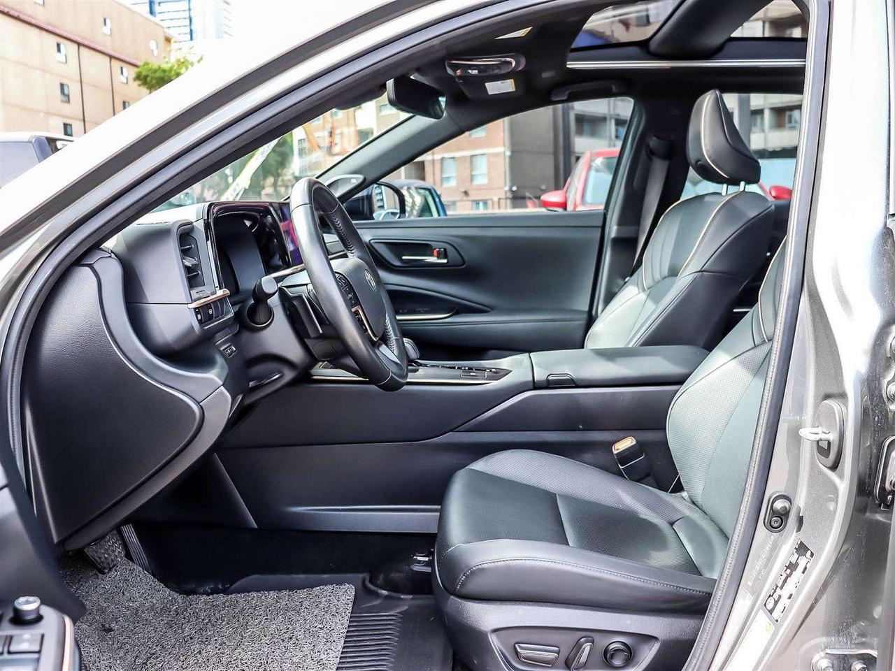 2023 Toyota Crown PLATINUM HYBRID AWD PANORAMIC ROOF NAVI Photo