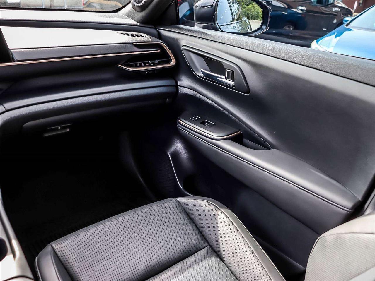 2023 Toyota Crown PLATINUM HYBRID AWD PANORAMIC ROOF NAVI Photo