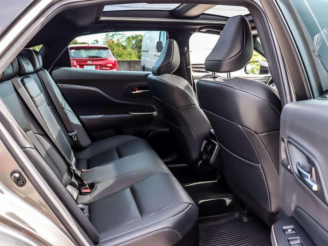 2023 Toyota Crown PLATINUM HYBRID AWD PANORAMIC ROOF NAVI Photo